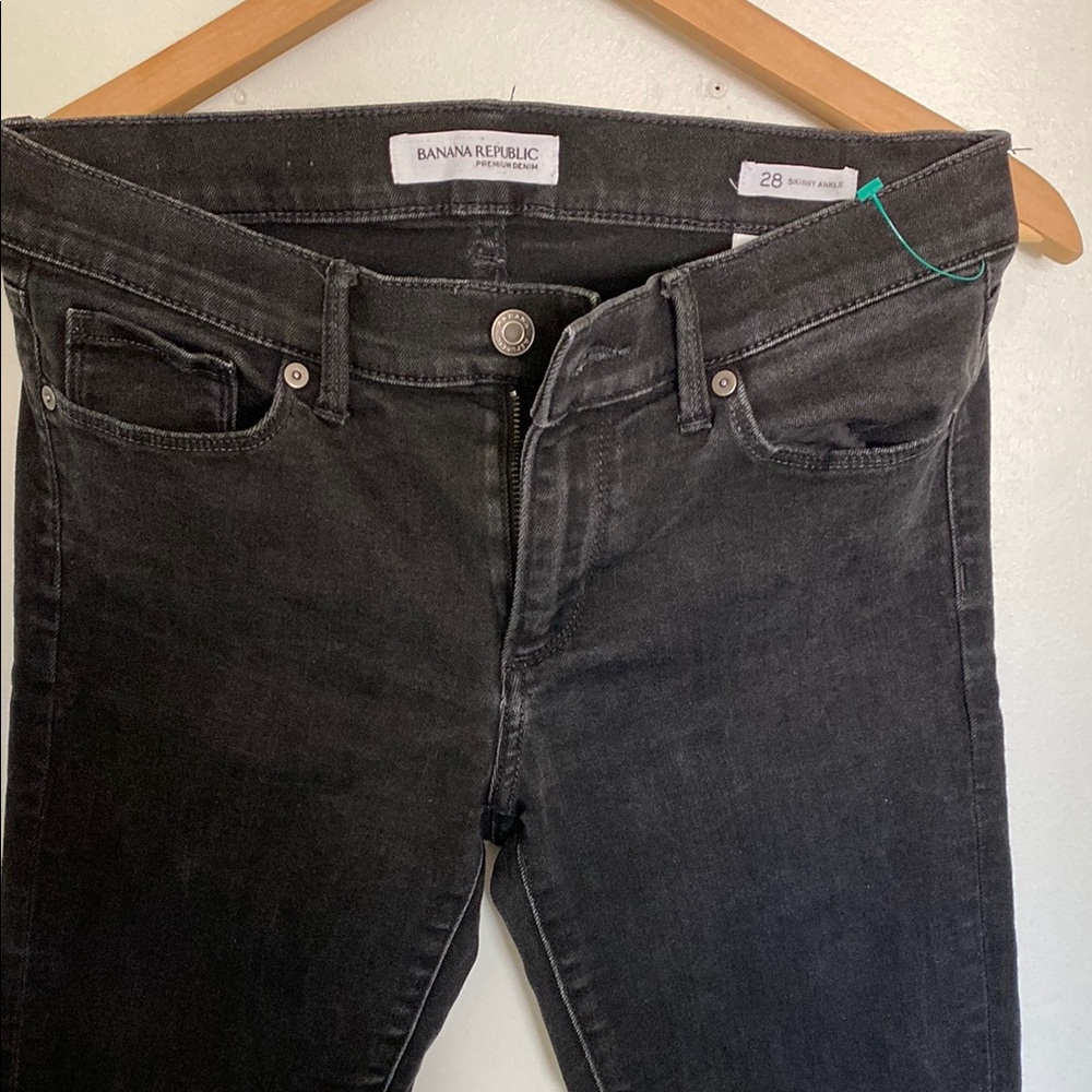 Banana Republic Black Skinny Jeans with Classic Design